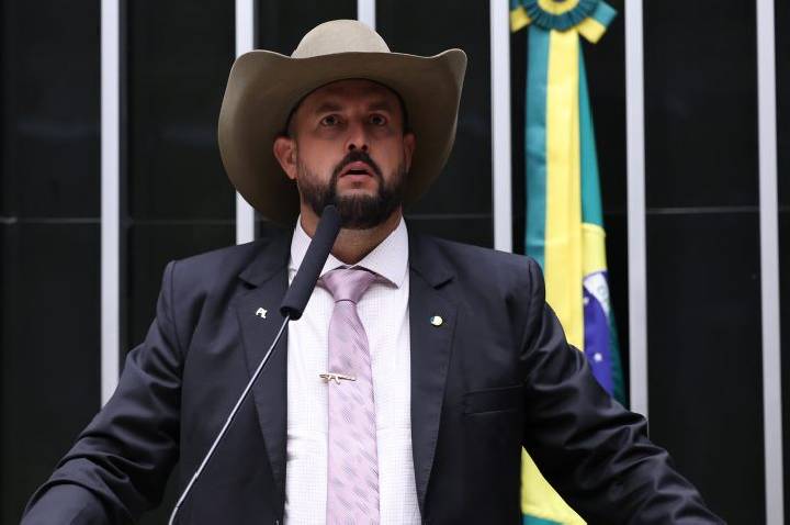 Câmara aprova MP sobre piso do frete e inclui anistia a multas por bloqueio de estradas; acompanhe