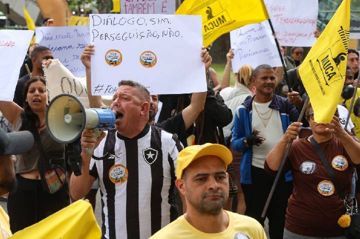Camêlos protestam contra programa da prefeitura no Rio 