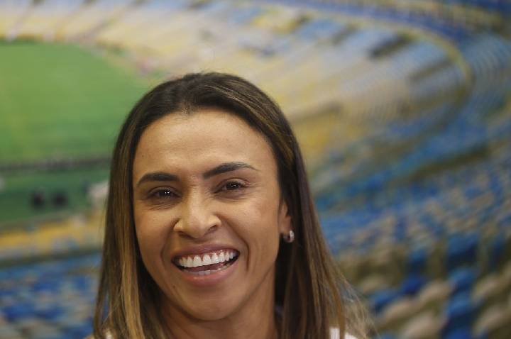 Com Marta como embaixadora, Tesouro quer atrair mais investidores 