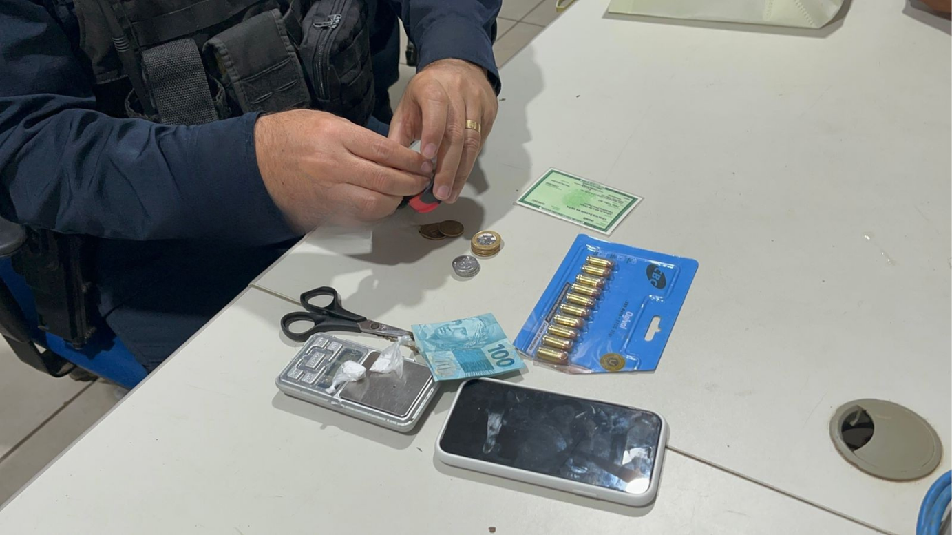 Adolescente é apreendido por tráfico de drogas e posse ilegal de munição na zona leste