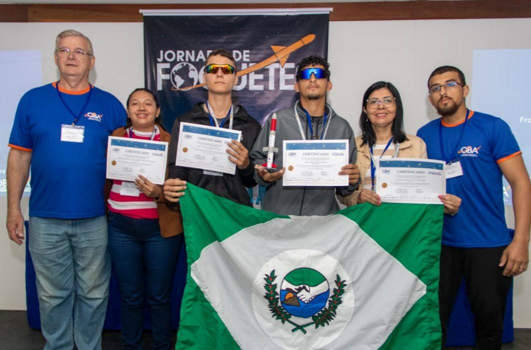 Equipes de Itapuã do Oeste se destacam na competição nacional de foguetes