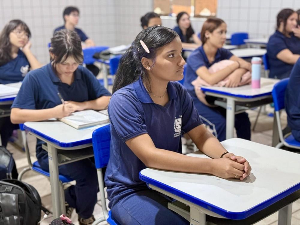 Governo investe em novas escolas e valorização de servidores