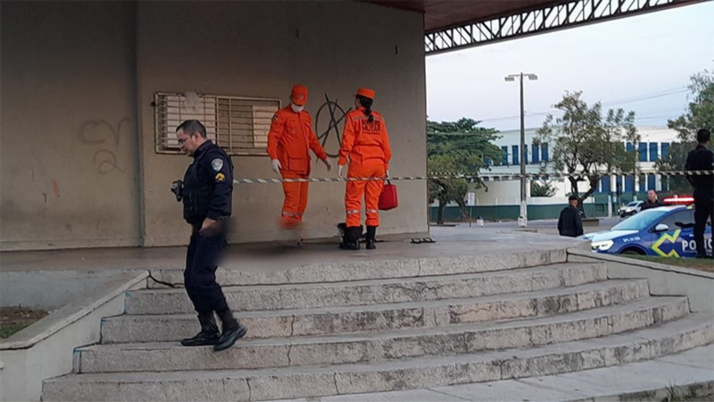 Homem em situação de rua é encontrado morto em praça de Porto Velho