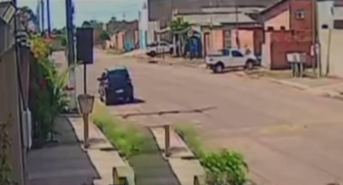 Homem furta galinha em quintal e causa revolta em moradores do Loteamento Tropical