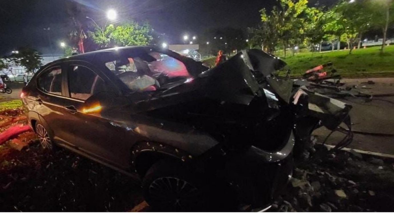 Advogado é preso por embriaguez após bater em poste no Espaço Alternativo