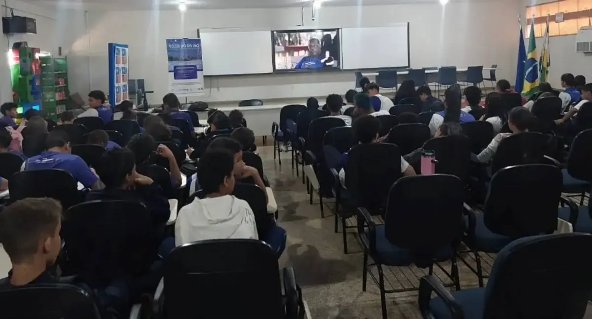 Documentário “Vozes do Divino” é exibido para estudantes em Rondônia
