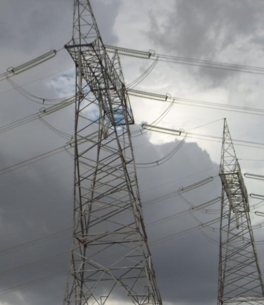Falha no sistema nacional deixa cidades de Rondônia sem energia