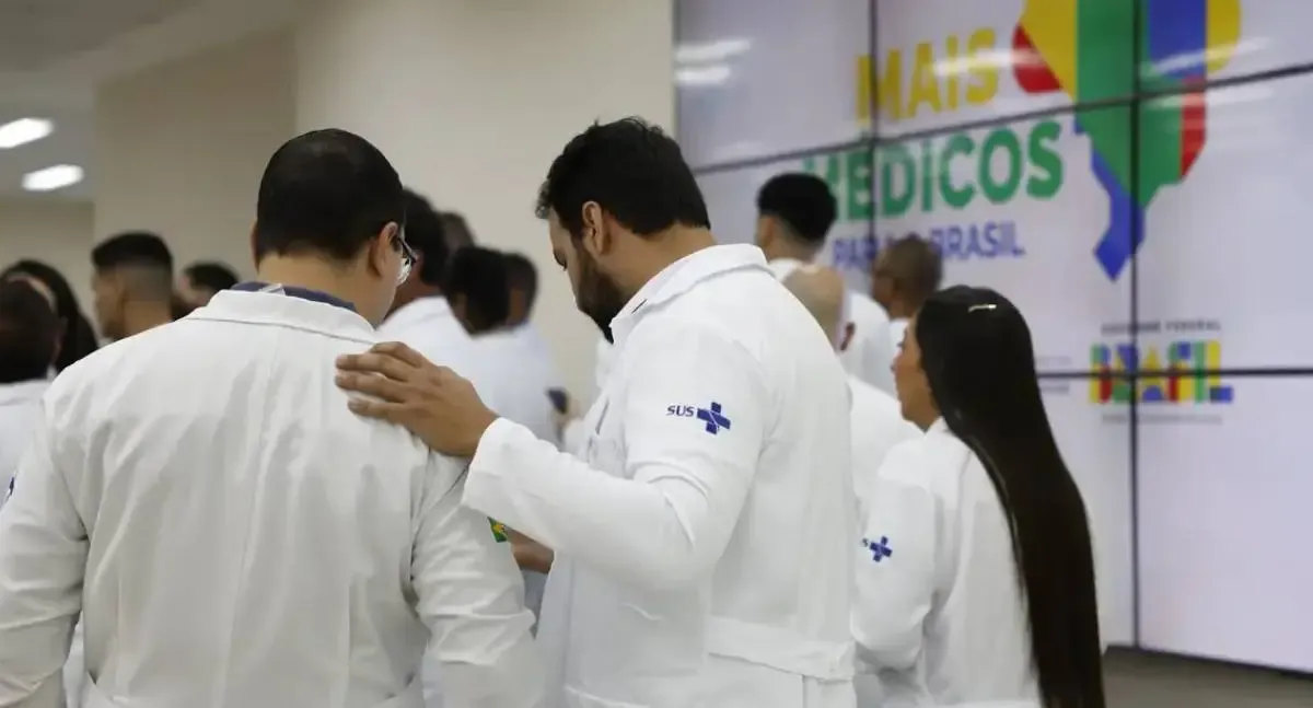 MEC cria bolsa permanência para estudantes de medicina de baixa renda