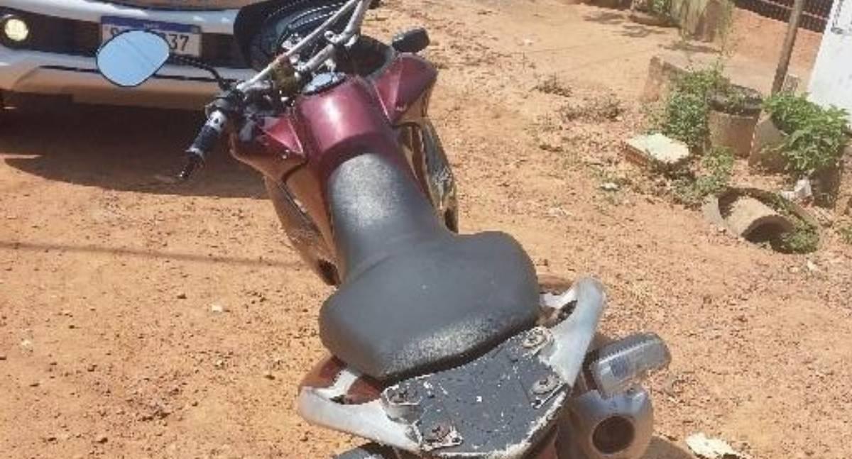 Moto e canivetes são apreendidos em Jaru