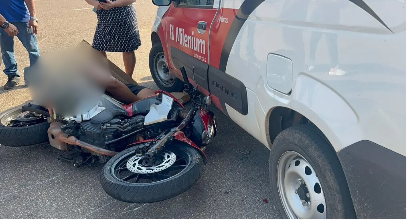 Motociclista fica ferido após colisão com carro no centro de Porto Velho