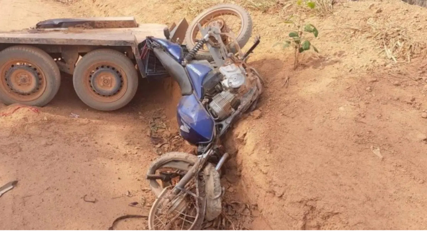 Motociclista fica gravemente ferido após ser atingido por reboque em Theobroma