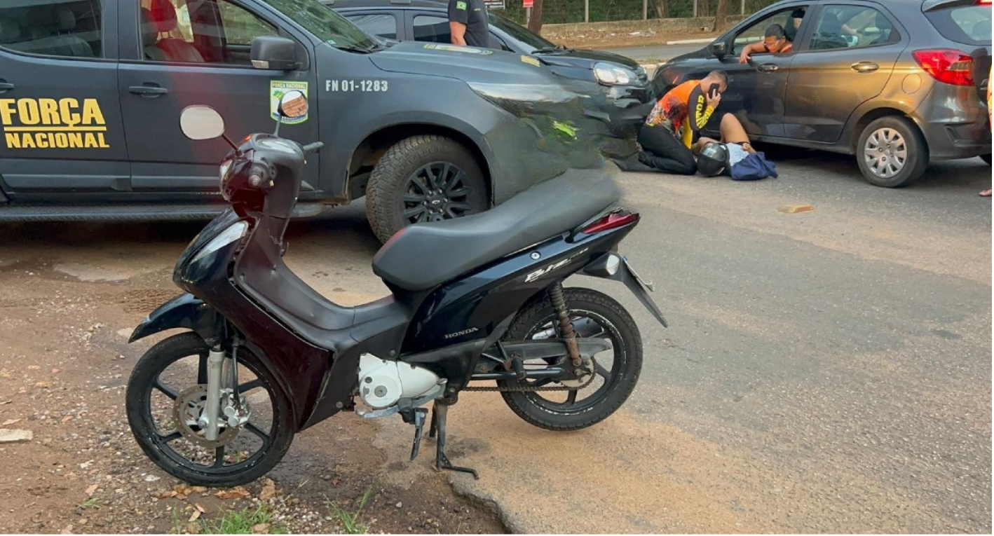 Mulher fica ferida em colisão entre moto e carro em Porto Velho
