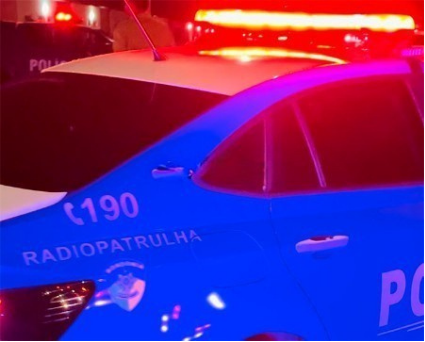 Polícia encontra moto roubada escondida em quintal no bairro Teixeirão