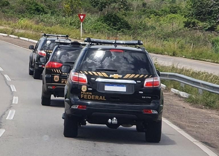 Polícia Federal prende suspeitos e cumpre mandados em ação contra o tráfico em Rondônia