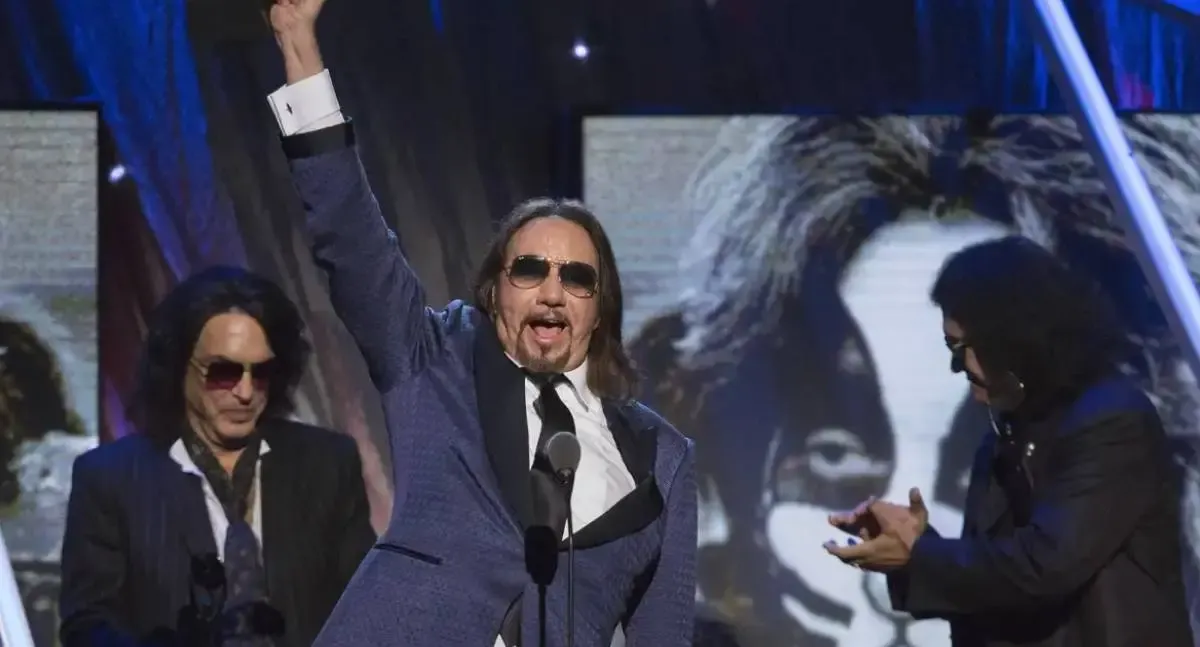 Ace Frehley, guitarrista fundador do Kiss, morre aos 74 anos em Nova York
