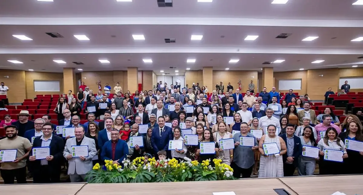 Eyder Brasil homenageia jornalistas com Voto de Louvor na Assembleia