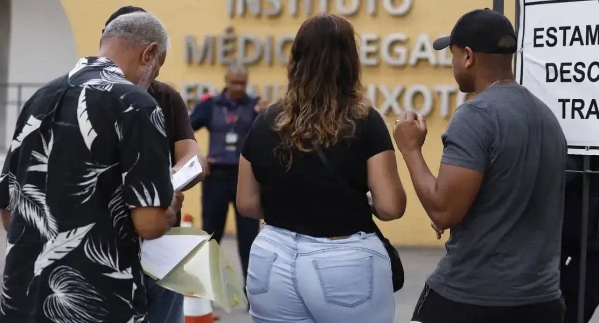 Famílias se cadastram no Detran-RJ para reconhecer vítimas da operação no Rio