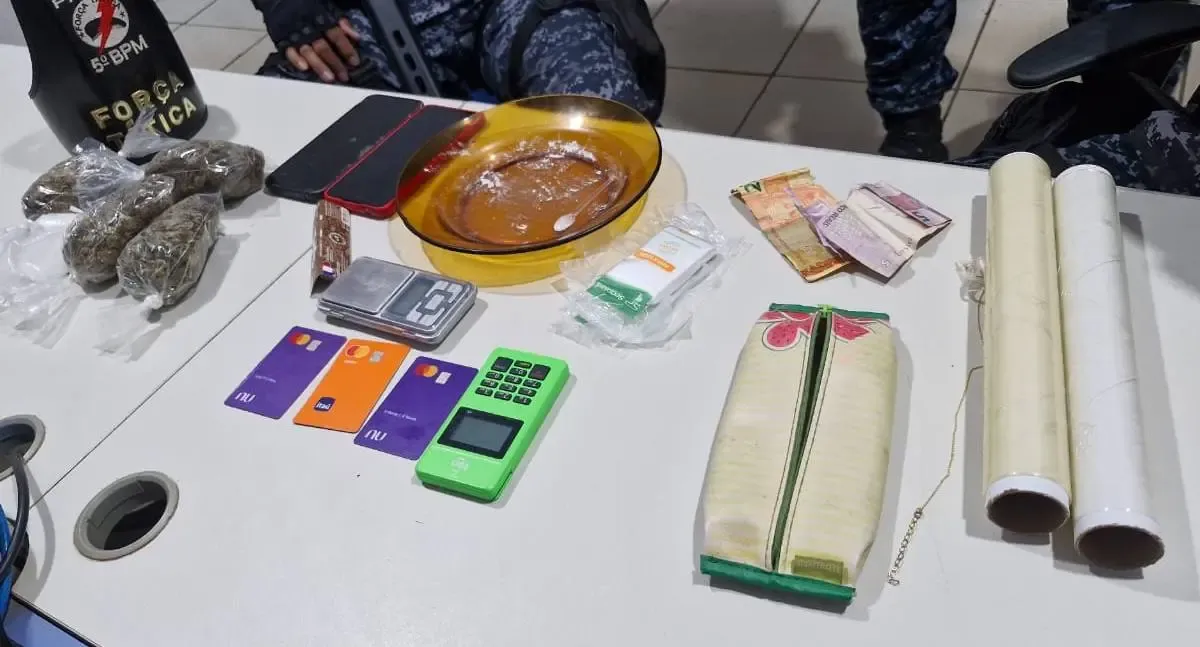 Mulher é presa pela Força Tática enquanto embalava drogas em apartamento na zona Leste de Porto Velho