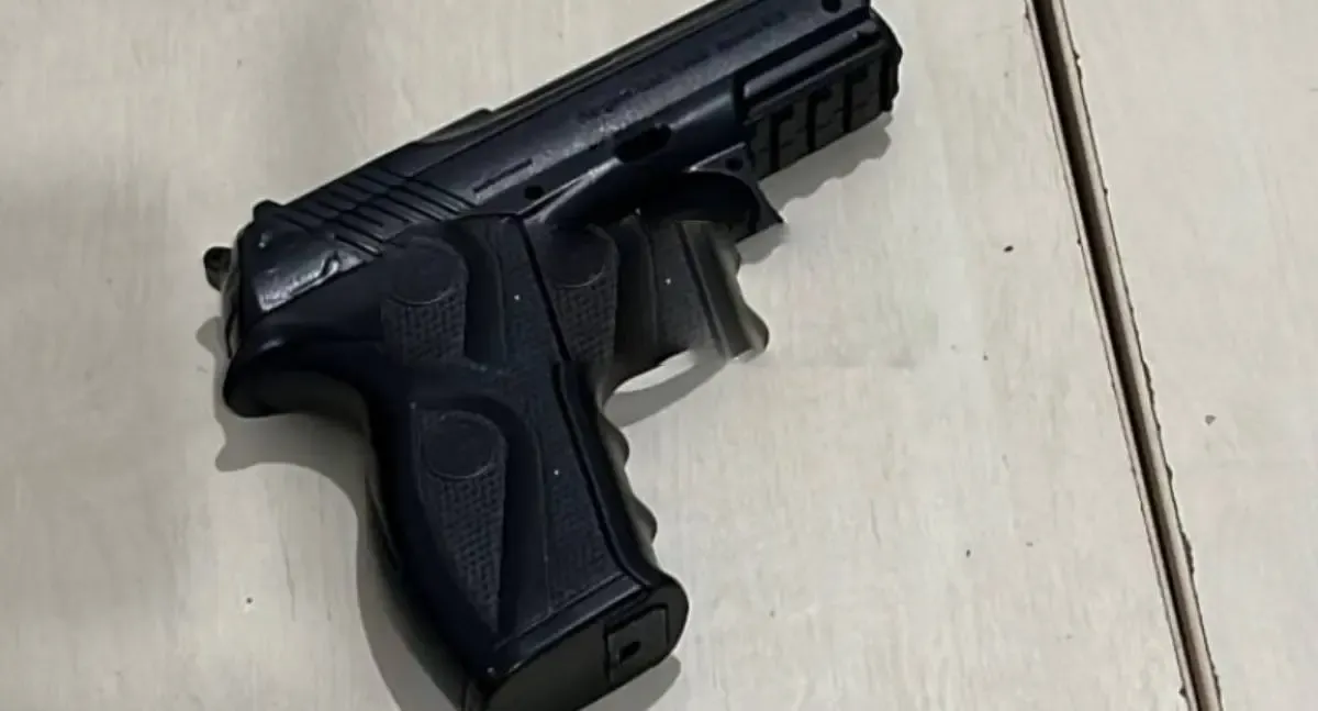 Homem com tornozeleira é detido em Vilhena com simulacro de arma