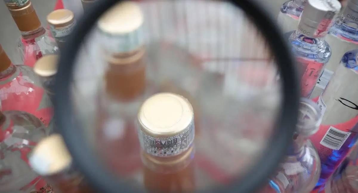 Brasil registra 47 casos e 9 mortes por intoxicação por metanol em bebidas adulteradas