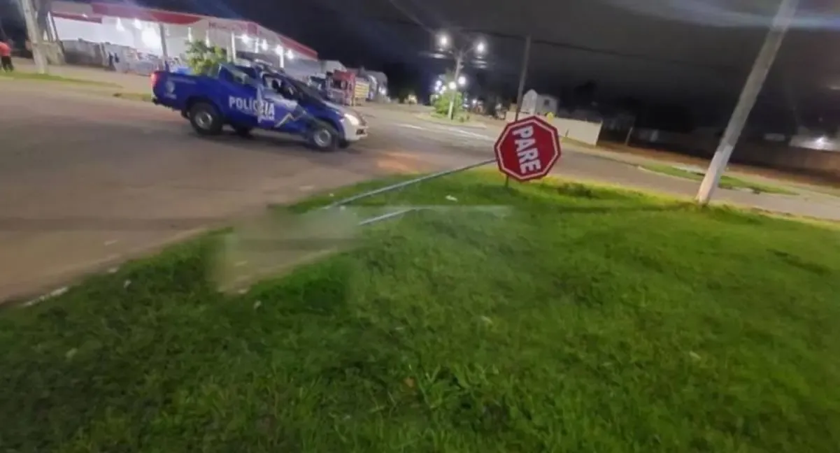 Jovens são detidos por danificar placas de sinalização em Rolim de Moura