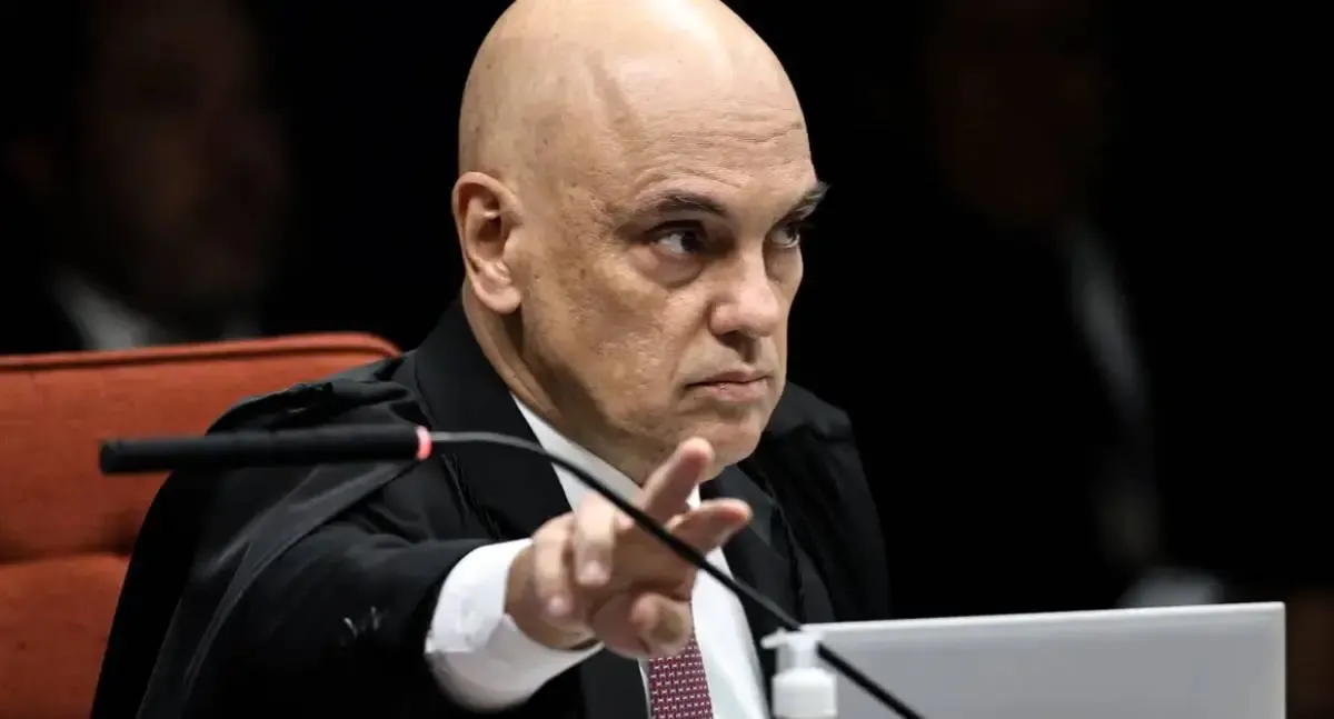 Moraes dá cinco dias para defesa de Collor explicar desligamento de tornozeleira eletrônica
