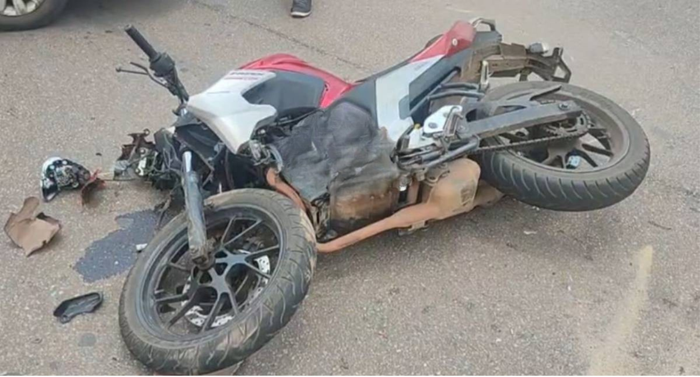 Motociclista fica ferido após ser atropelado por carro na zona leste
