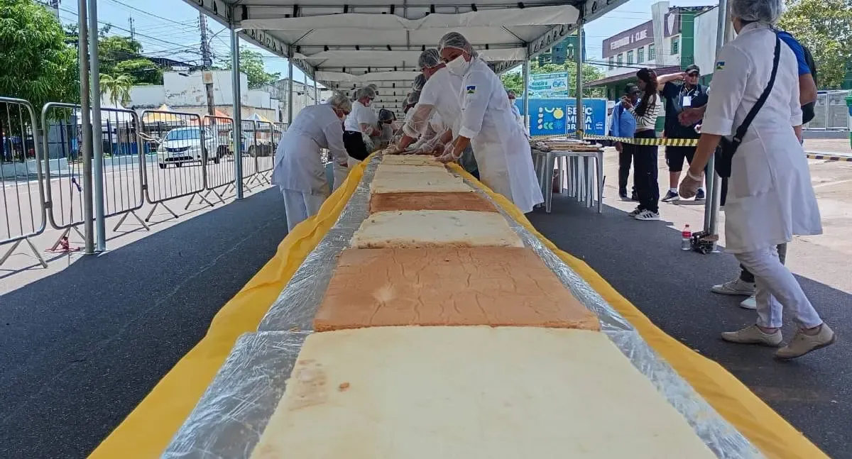 Porto Velho celebra 111 anos com bolo gigante de 111 metros