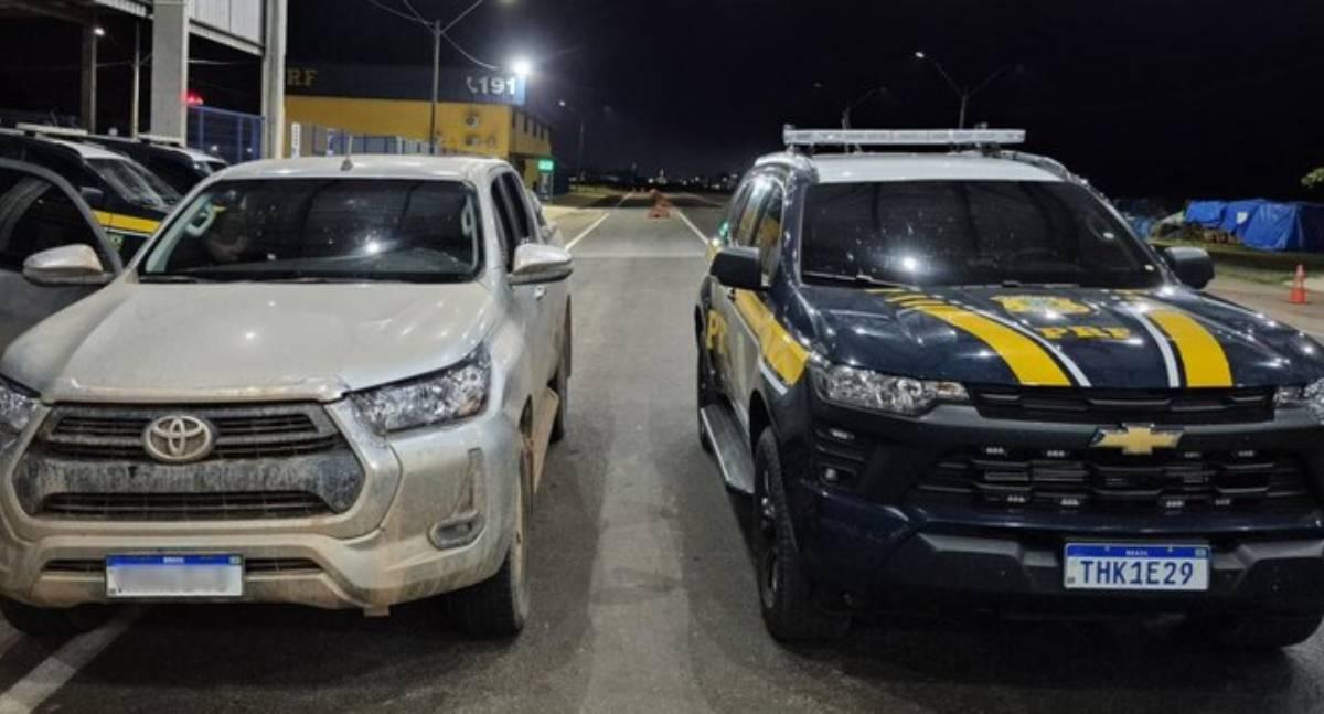 PRF intercepta caminhonete com registro de furto na BR-364, em Ariquemes