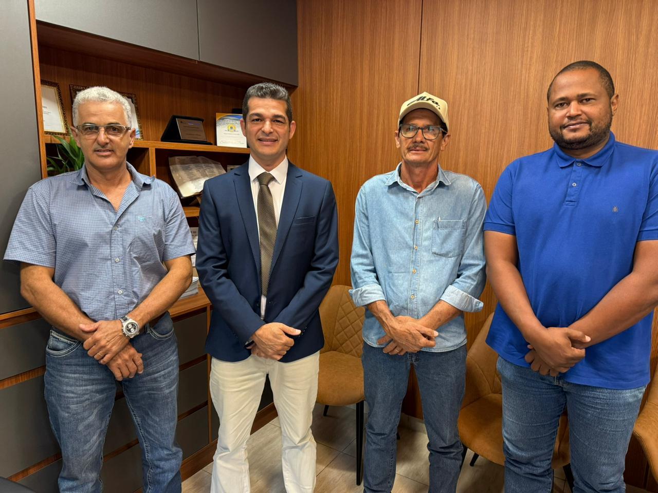 Vereador Adalto articula soluções para problemas na Linha 29 em Nova Mamoré