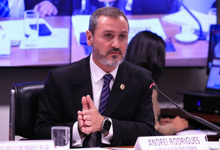 PF pede 38% mais orçamento e defende dobrar efetivo em CPI do Senado