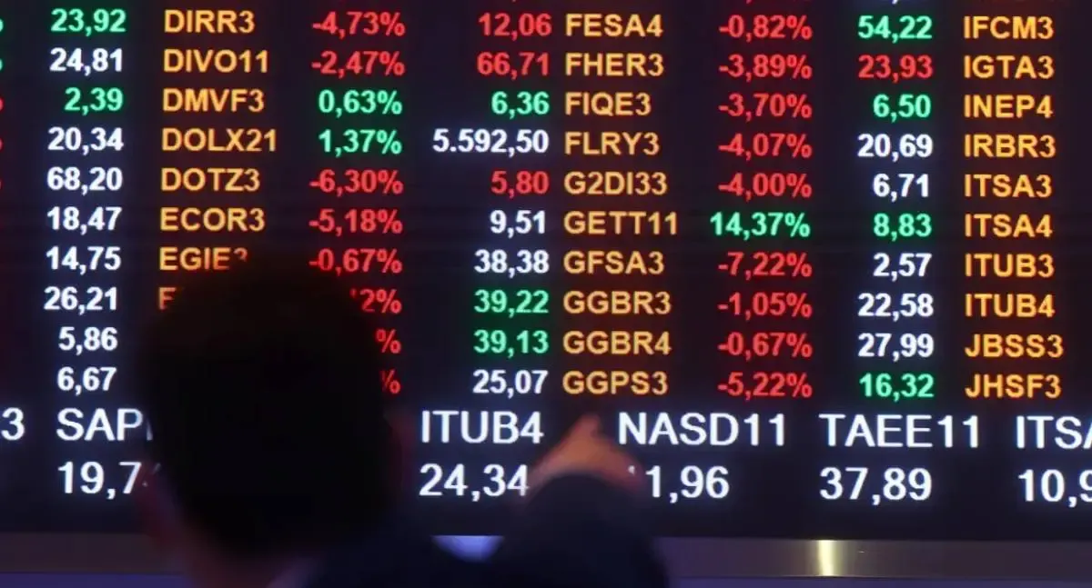 Ibovespa bate novo recorde e emenda 14ª alta consecutiva