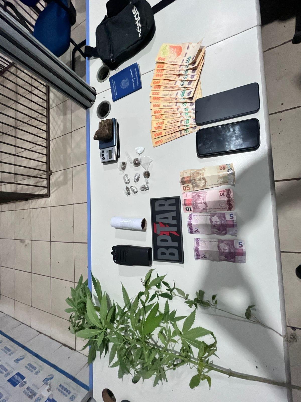 Jovem é preso com pés de maconha e dinheiro estrangeiro no Cascalheiro