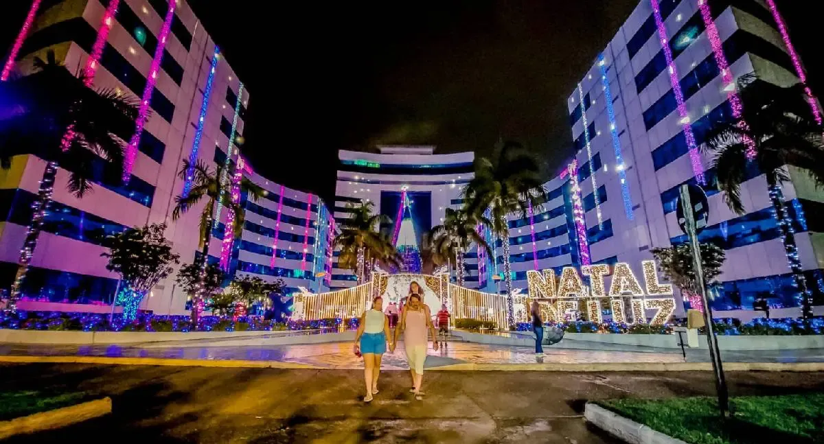 Palácio Rio Madeira se transforma em jardim encantado com 1,3 milhão de luzes