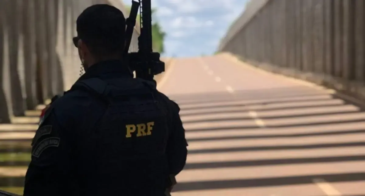 PRF prende quatro homens com mandados de prisão em aberto no fim de semana