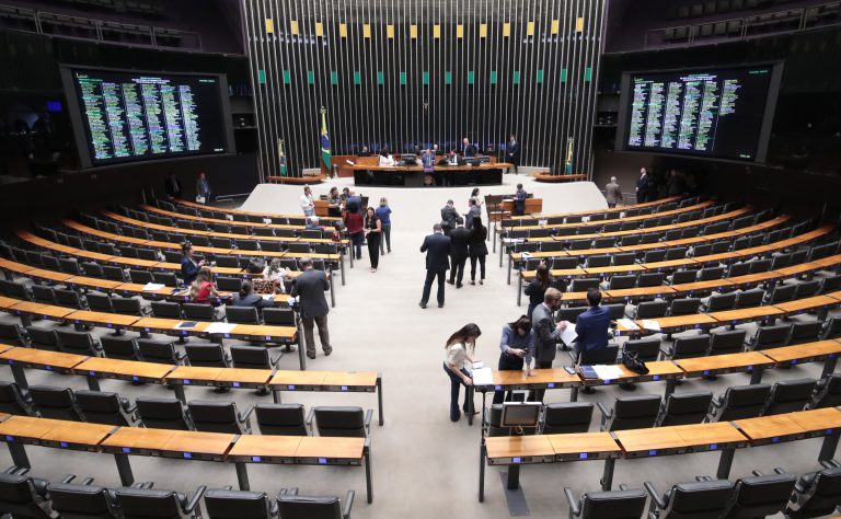 Câmara retoma votações nesta quarta