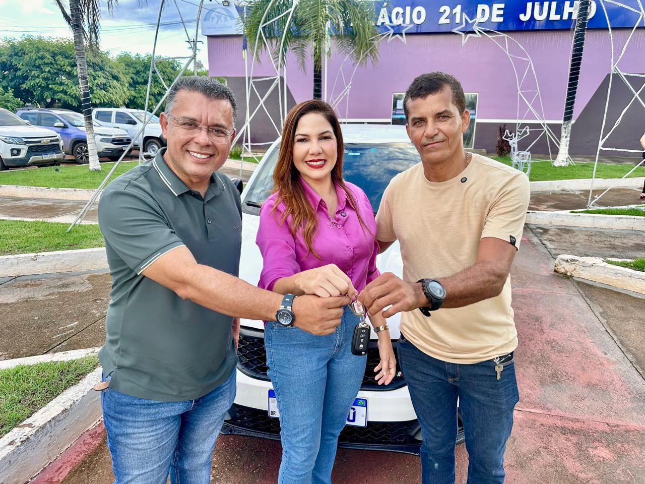 Delegado Camargo recebe vereadora Peu do Carmo para tratar de investimentos em Rio Crespo