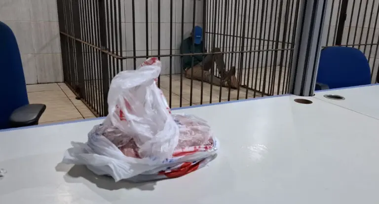 Homem com tornozeleira eletrônica é preso após furtar peça de picanha em supermercado de Porto Velho