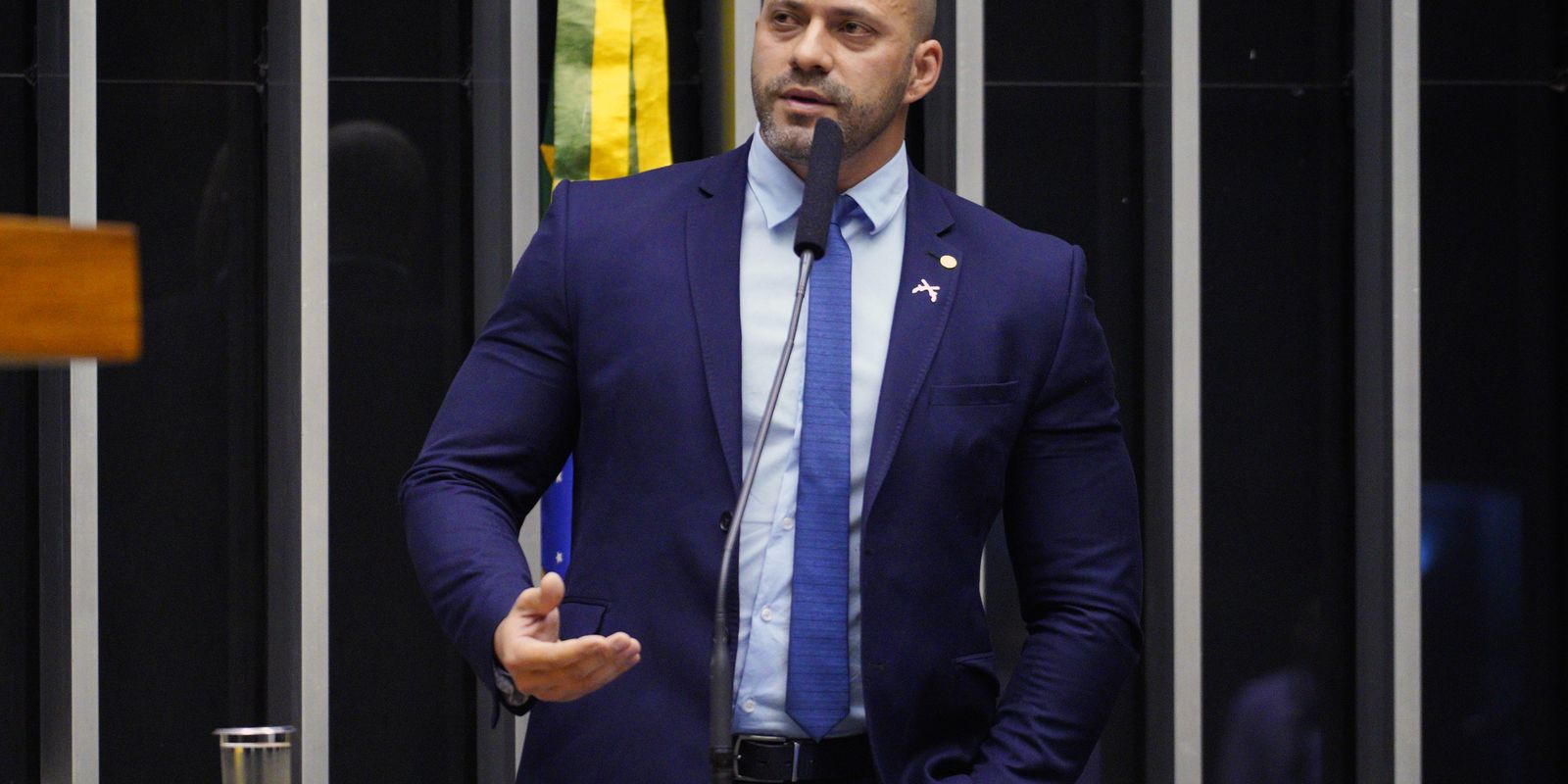 Moraes dá 48h para Daniel Silveira explicar publicação de vídeo no X