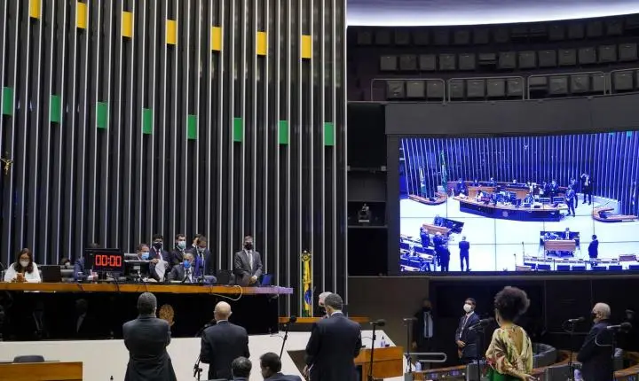 Dino intima partidos a explicar controle de emendas parlamentares