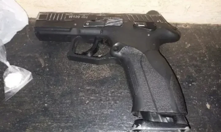 Homem é preso após agredir companheira grávida e ameaçá-la com simulacro de arma em Guajará-Mirim